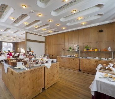 reichhaltiges Frühstücksbuffet