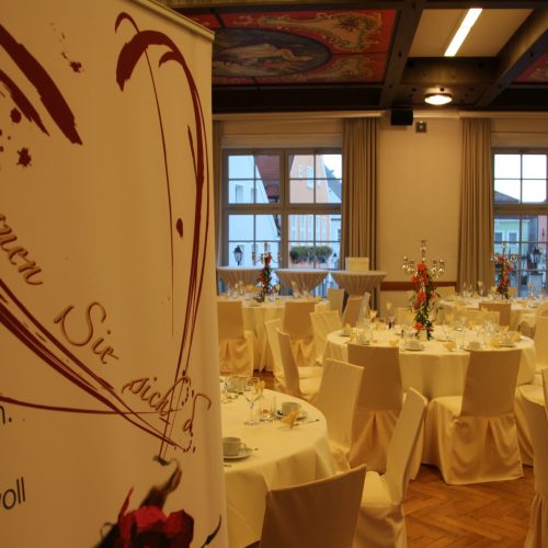 Hirschsaal mit Stuhlhussen